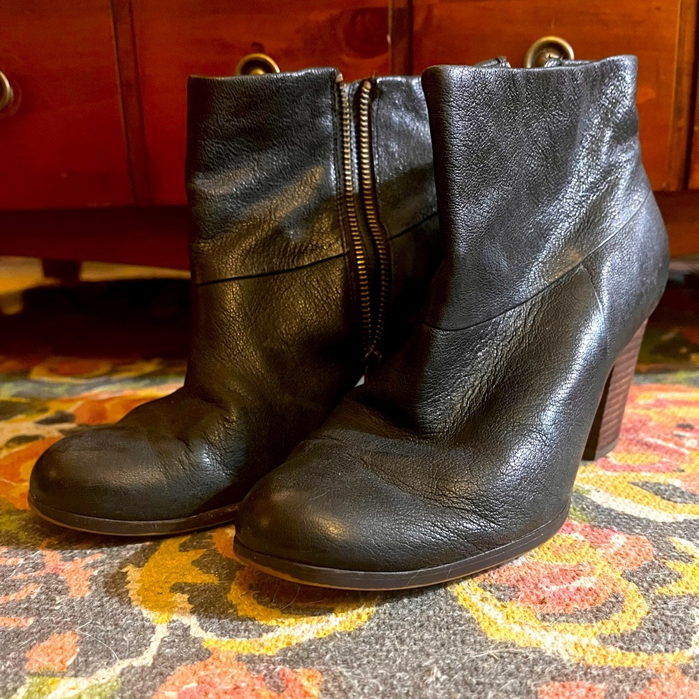 Cole Haan black leather stacked heel ankle boots size 7